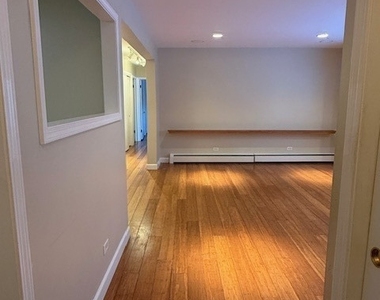527 W Eastman Street - Photo Thumbnail 5