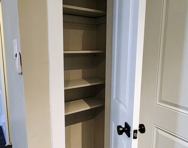 4764 N Virginia Avenue - Photo Thumbnail 8