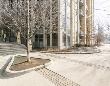 700 N Larrabee Street - Photo Thumbnail 32