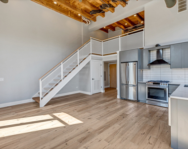 729 N Sangamon Street - Photo Thumbnail 1