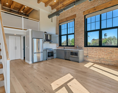 729 N Sangamon Street - Photo Thumbnail 2