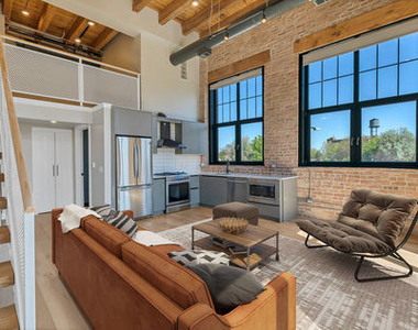 729 N Sangamon Street - Photo Thumbnail 3