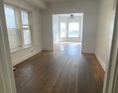 866 W Buckingham Place - Photo Thumbnail 3