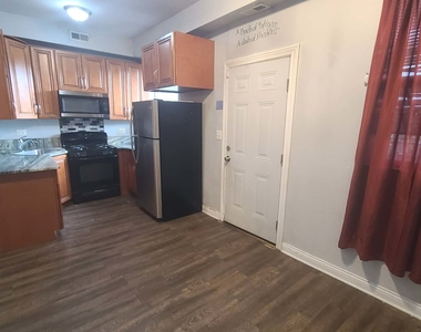6507 S Ellis Avenue - Photo Thumbnail 9