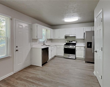 1800 Baynard Court Nw - Photo Thumbnail 3