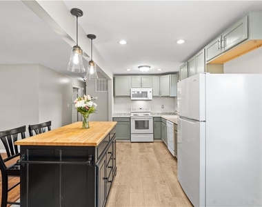 2161 Rochelle Way Sw - Photo Thumbnail 3