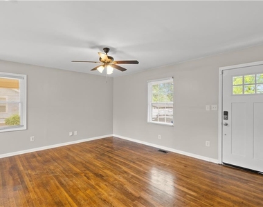 2161 Rochelle Way Sw - Photo Thumbnail 1