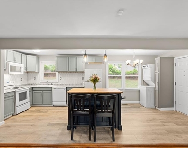 2161 Rochelle Way Sw - Photo Thumbnail 6