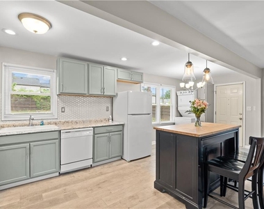 2161 Rochelle Way Sw - Photo Thumbnail 5