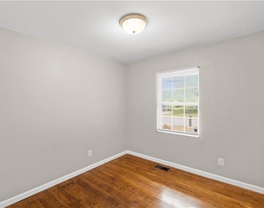 2161 Rochelle Way Sw - Photo Thumbnail 7