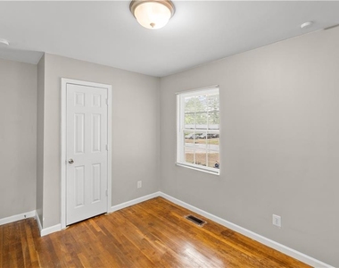 2161 Rochelle Way Sw - Photo Thumbnail 8