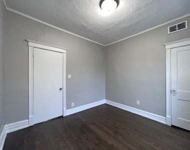 2707 E 78th Street - Photo Thumbnail 13