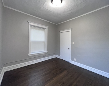 2707 E 78th Street - Photo Thumbnail 12