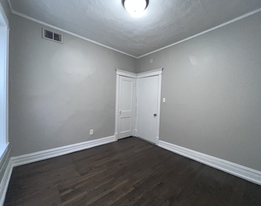 2707 E 78th Street - Photo Thumbnail 18