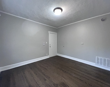2707 E 78th Street - Photo Thumbnail 4