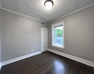 2707 E 78th Street - Photo Thumbnail 10