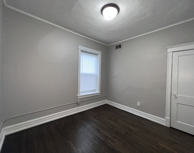 2707 E 78th Street - Photo Thumbnail 17