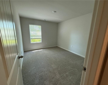 126 Hughes Place Drive - Photo Thumbnail 14