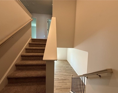 126 Hughes Place Drive - Photo Thumbnail 12