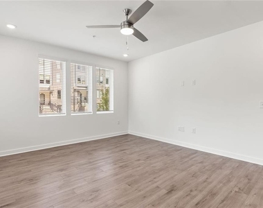 383 Grant Circle Se - Photo Thumbnail 5