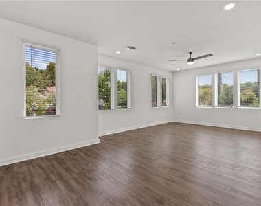 383 Grant Circle Se - Photo Thumbnail 4