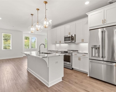 383 Grant Circle Se - Photo Thumbnail 6