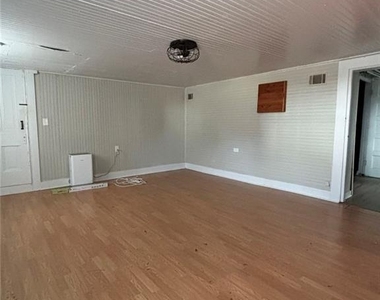 332 Carr Street - Photo Thumbnail 5