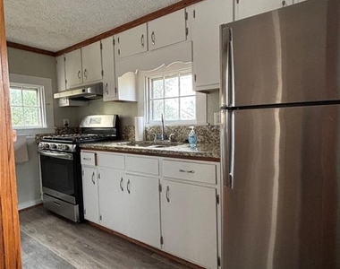 332 Carr Street - Photo Thumbnail 3
