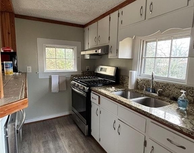 332 Carr Street - Photo Thumbnail 4