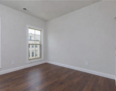 7826 Laurel Crest Drive - Photo Thumbnail 12