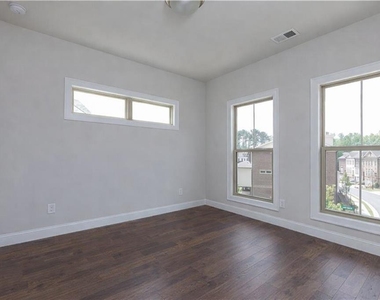 7826 Laurel Crest Drive - Photo Thumbnail 11