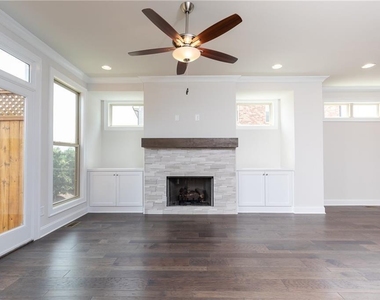 7826 Laurel Crest Drive - Photo Thumbnail 6