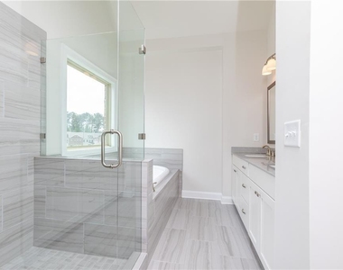 7826 Laurel Crest Drive - Photo Thumbnail 10