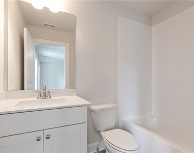 7826 Laurel Crest Drive - Photo Thumbnail 15