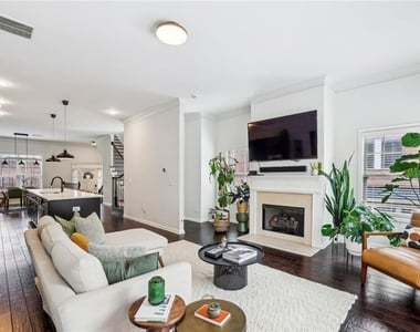 745 Fountainhead Lane Ne - Photo Thumbnail 13