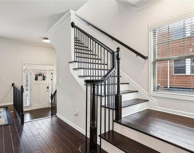 745 Fountainhead Lane Ne - Photo Thumbnail 16