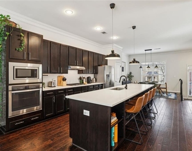745 Fountainhead Lane Ne - Photo Thumbnail 10
