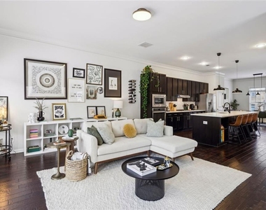 745 Fountainhead Lane Ne - Photo Thumbnail 15