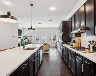 745 Fountainhead Lane Ne - Photo Thumbnail 9