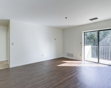 300 Johnson Ferry Road - Photo Thumbnail 1