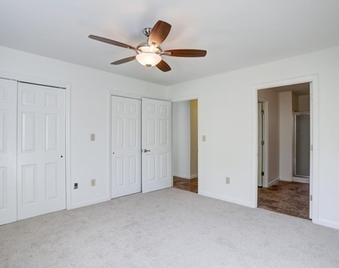 300 Johnson Ferry Road - Photo Thumbnail 4