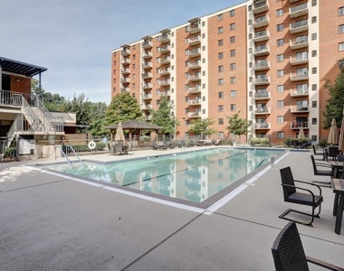 300 Johnson Ferry Road - Photo Thumbnail 10