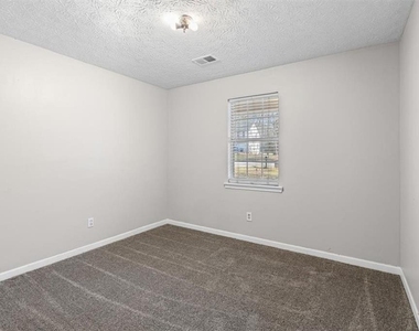 120 Woodcrest Drive - Photo Thumbnail 15