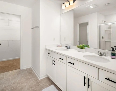 728 Sayers Court - Photo Thumbnail 9