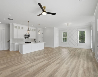 331 Orchid Street - Photo Thumbnail 4