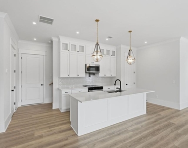 331 Orchid Street - Photo Thumbnail 5