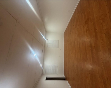 981 Woodward Park Drive - Photo Thumbnail 11