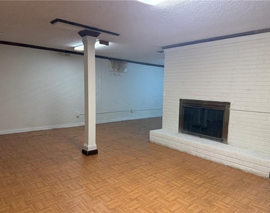 981 Woodward Park Drive - Photo Thumbnail 15