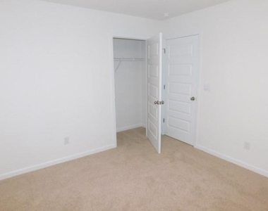 3689 Chevington Court Se - Photo Thumbnail 20