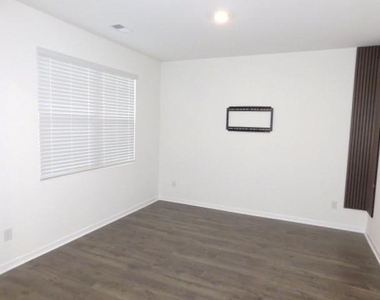 3689 Chevington Court Se - Photo Thumbnail 5